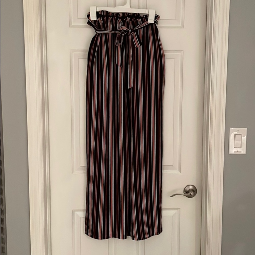 Wide-legged pants